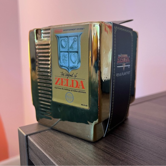 Nintendo NES The Legend of Zelda Gold Pen & Plant Pot Brand New - Picture 6 of 6